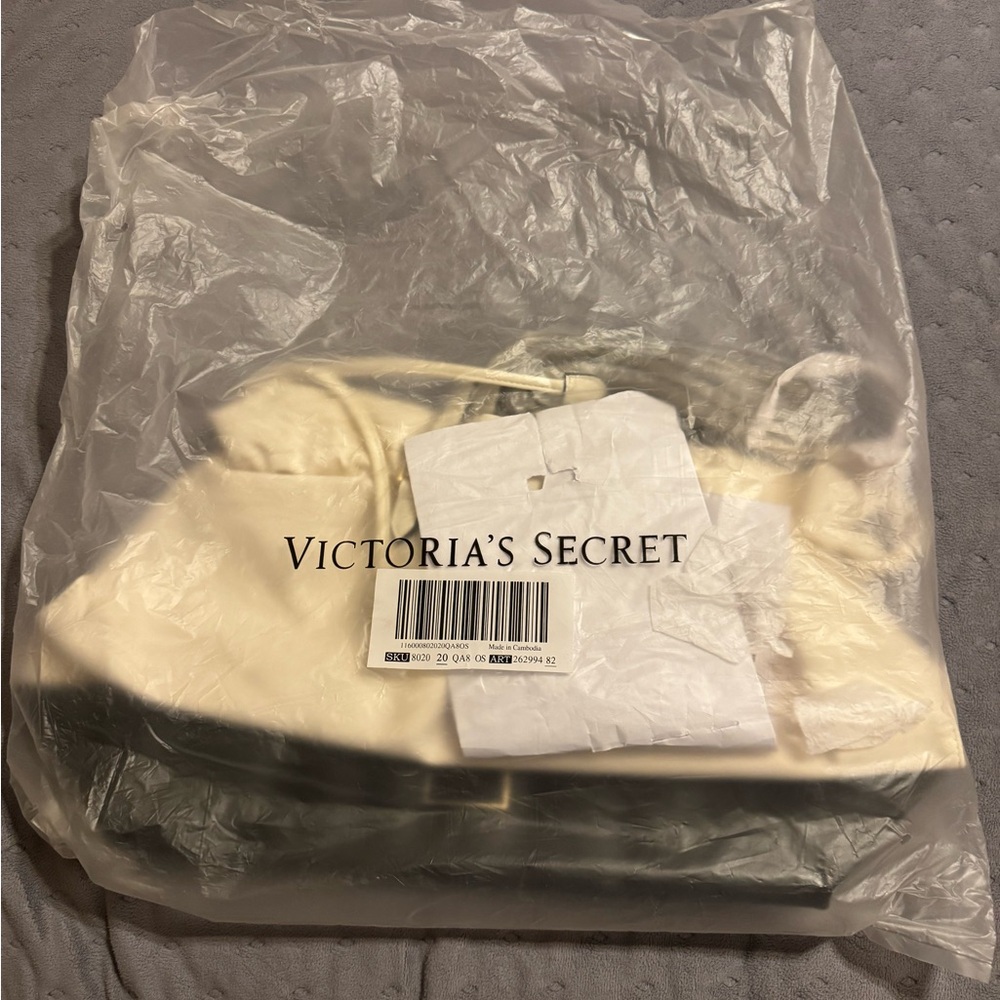 Victoria's Secret Elegant Black and Cream Tote w/ Rose Design NWT - Picture 8 of 9